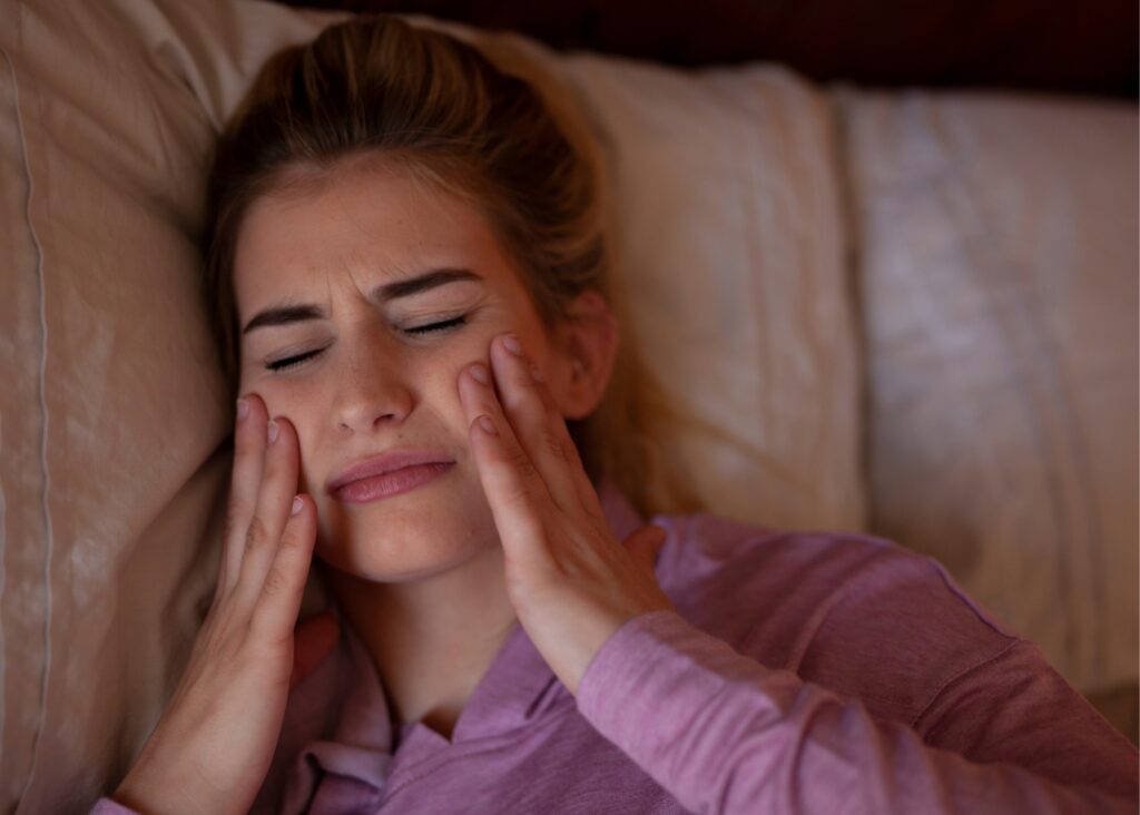 Você sabia que o bruxismo em jovens está cada vez mais comum? Entenda o que causa esse problema, seus efeitos nos dentes e como tratá-lo de forma acessível.