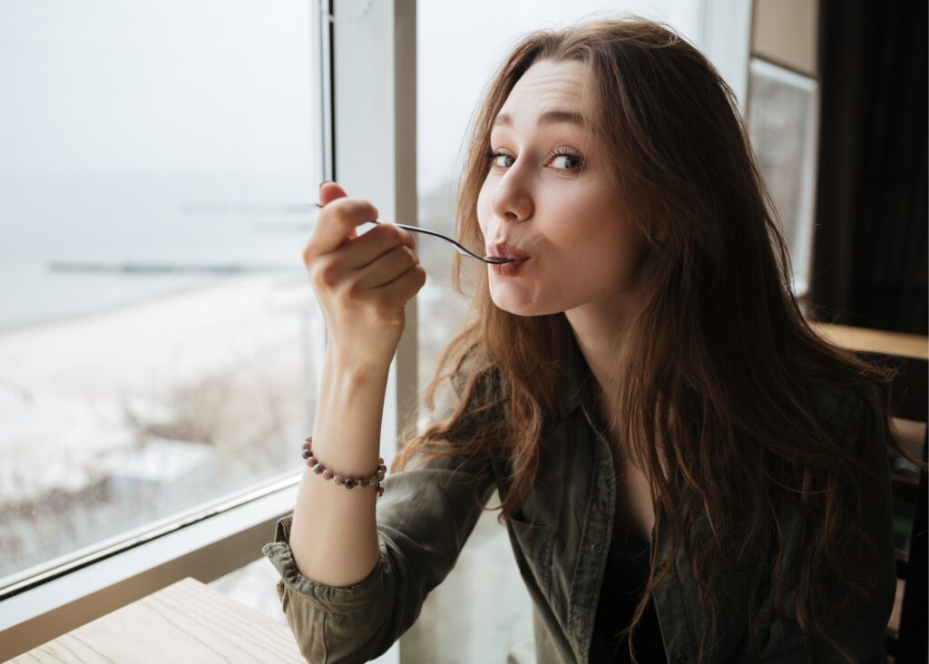 Você sabia que a mastigação correta influencia a digestão e a saúde geral? Entenda como a saúde bucal vai além do sorriso e afeta todo o corpo.